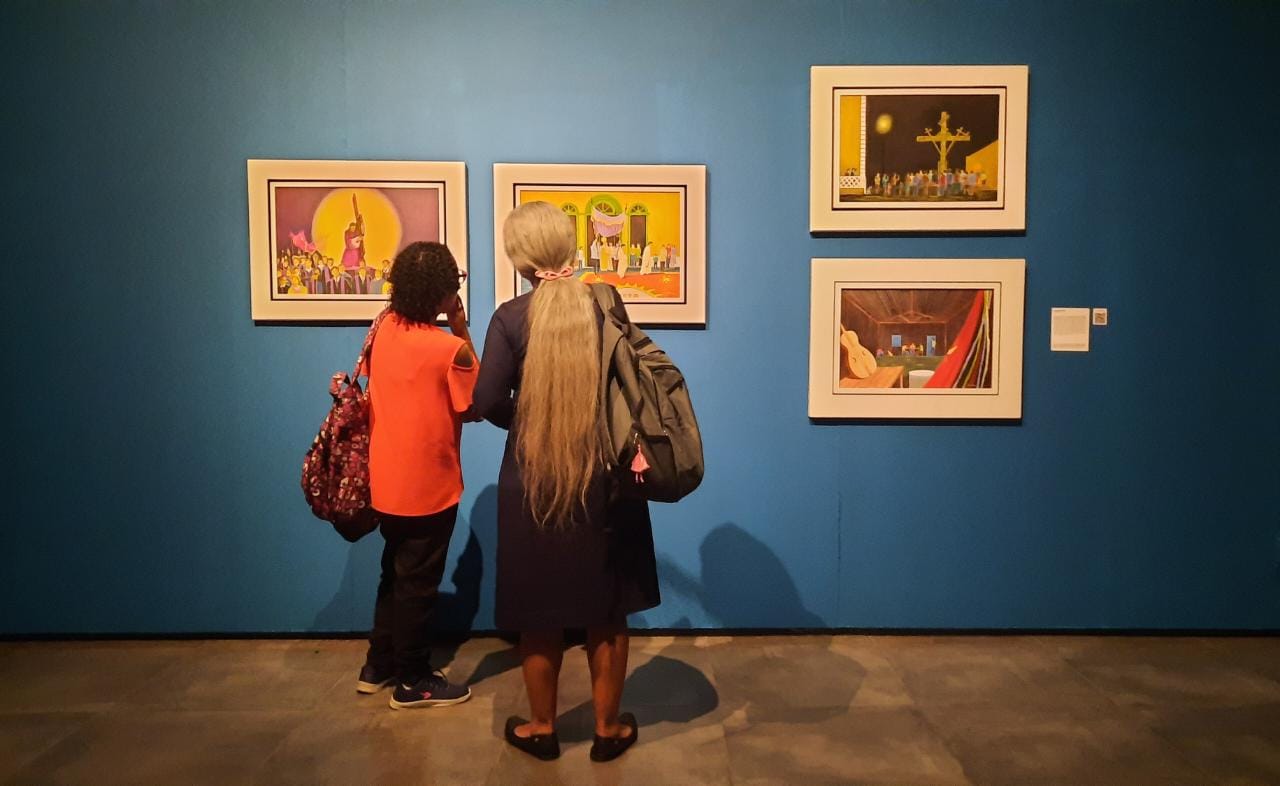 Patients visiting the museum for the first time.